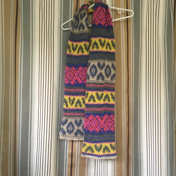 Rainbow knit Forever 21 scarf - Picture 2 of 4
